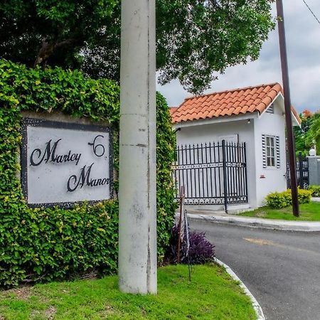 Finest Accommodation Marley Manor Apt # 513 Ground Floor 6 Marley Rd Kgn 6 Kingston Extérieur photo