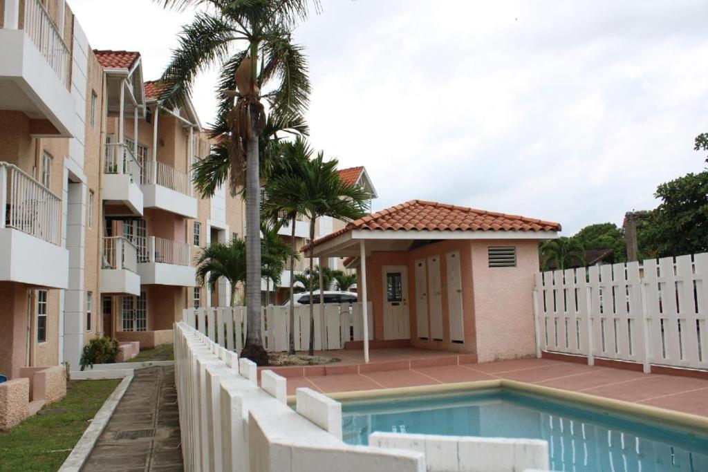 Finest Accommodation Marley Manor Apt # 513 Ground Floor 6 Marley Rd Kgn 6 Kingston Extérieur photo